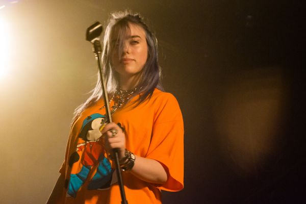 article_post__Billie-Eilish-at-Roseland-Theater-on-10-23-18-Photos_1540529708_3_fitbox_640x400.jpg