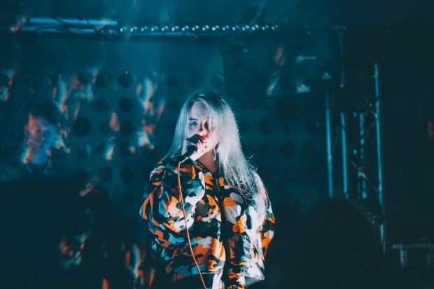 Billie-Eilish-07-620x413.jpg