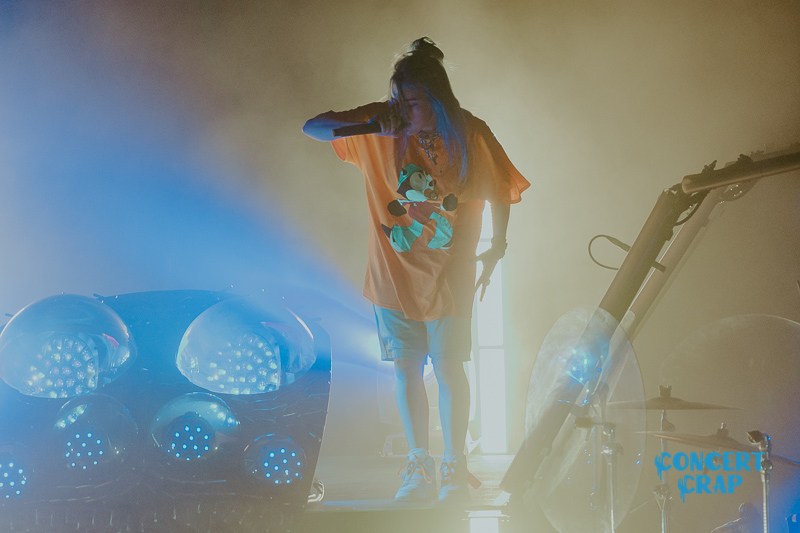 billie-eilish-10-23-2018_cc-14.jpg