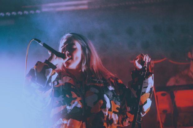 Billie-Eilish-12-620x413.jpg